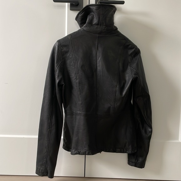 Vince women’s medium size 100% leather jacket - Picture 3 of 9
